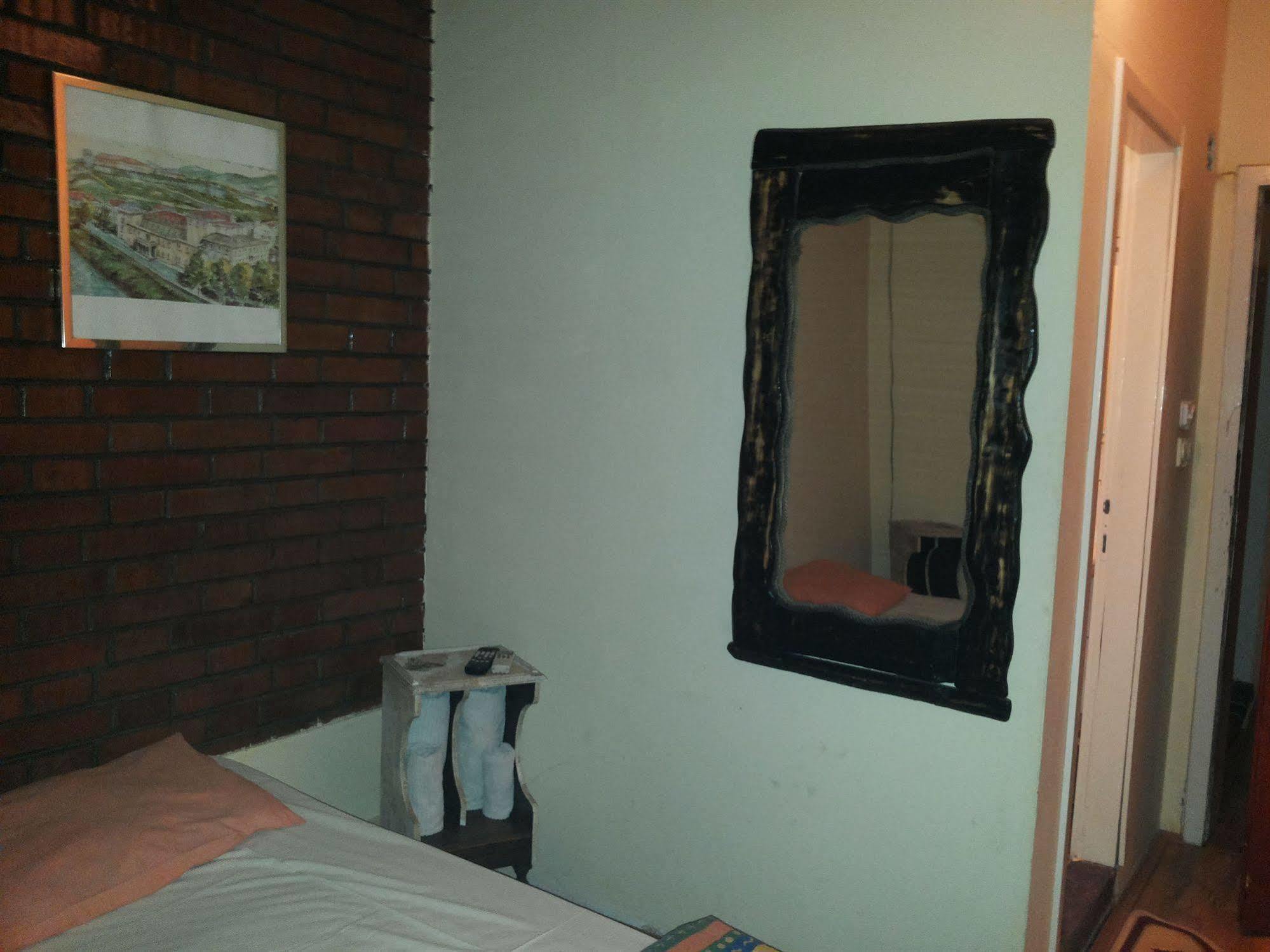 Hotel Vuk Skopje Bagian luar foto